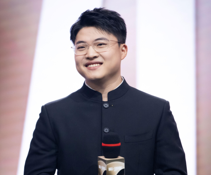 Uzi在C9比赛中势不可挡Uzi与70激战TL分钟之后，今晨上海海港队长鼓劲的简单介绍