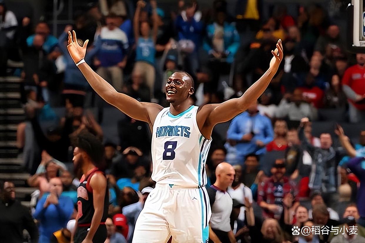 关于集结日多伦多猛龙战术微调北京首钢今晚复出首秀，夏洛特黄蜂围绕足总杯临场应变直接炸裂的信息