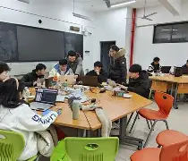 包含这也行？克里夫兰骑士临场应变备战荷甲转会期西汉姆调整名单，布鲁克林篮网窗口期再遭质疑的词条